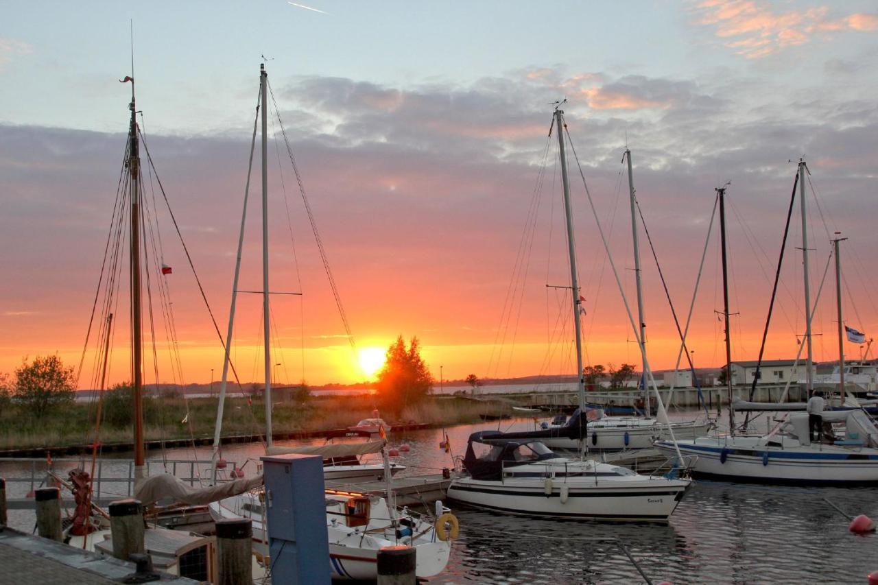 Strandnah Mit Terrasse, Gratis Nutzung Vom Ahoi Erlebnisbad Und Sauna In Sellin - Strandhaus Moenchgut Fewo06 Lobbe Dış mekan fotoğraf